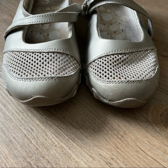 Sketchers Sneakers Shoes Silver Straps Velcro Size 7 - Picture 4 of 10